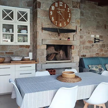 Casa De Invitados Con Asador Y Piscina De Uso Privado